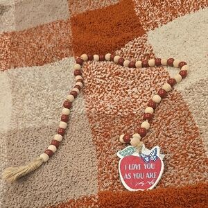 ❤️10/$16 New Red and Beige Beaded Garland